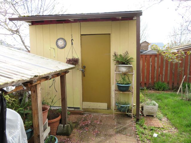 2485 N HOLLADAY St, Cornelius, OR 97113