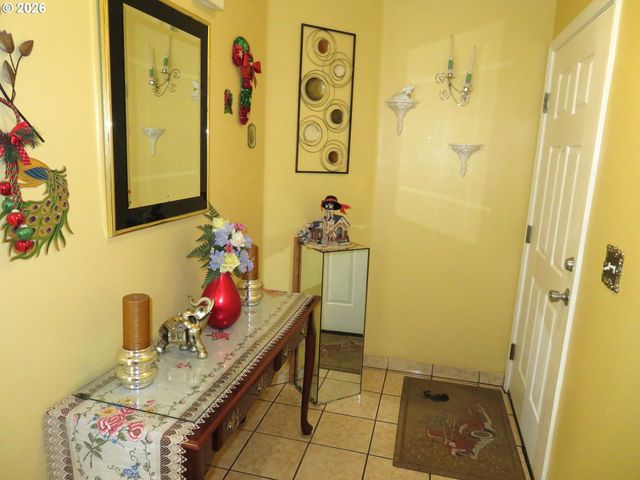 2485 N HOLLADAY St, Cornelius, OR 97113