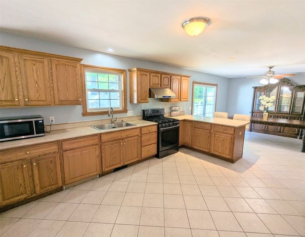 1027 W GORE Road, Erie, PA 16509