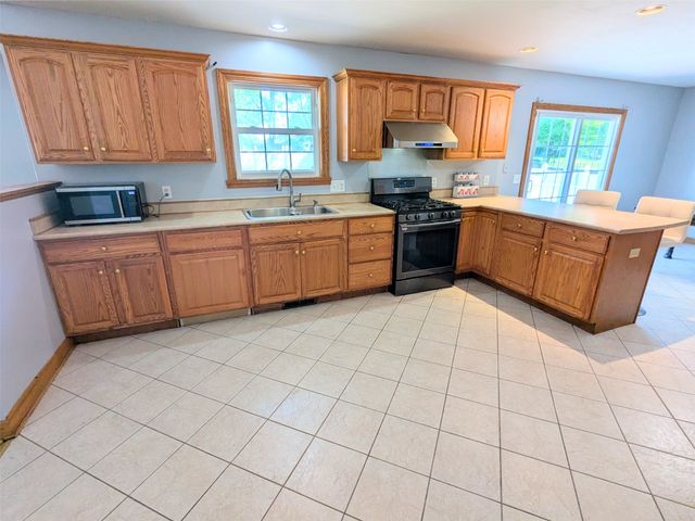 1027 W GORE Road, Erie, PA 16509