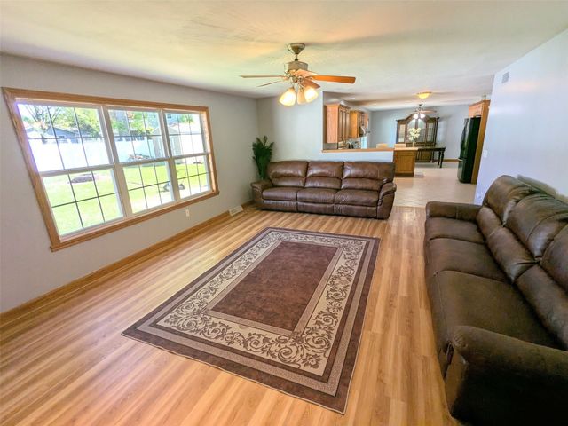 1027 W GORE Road, Erie, PA 16509