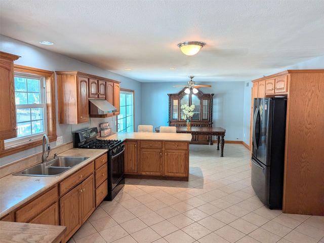 1027 W GORE Road, Erie, PA 16509