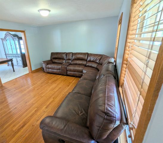 1027 W GORE Road, Erie, PA 16509