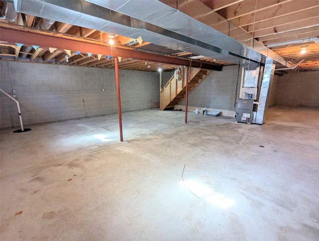 1027 W GORE Road, Erie, PA 16509