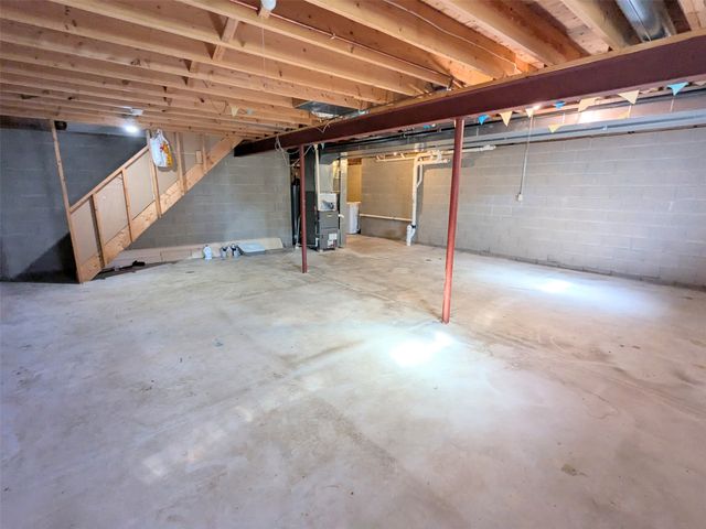 1027 W GORE Road, Erie, PA 16509