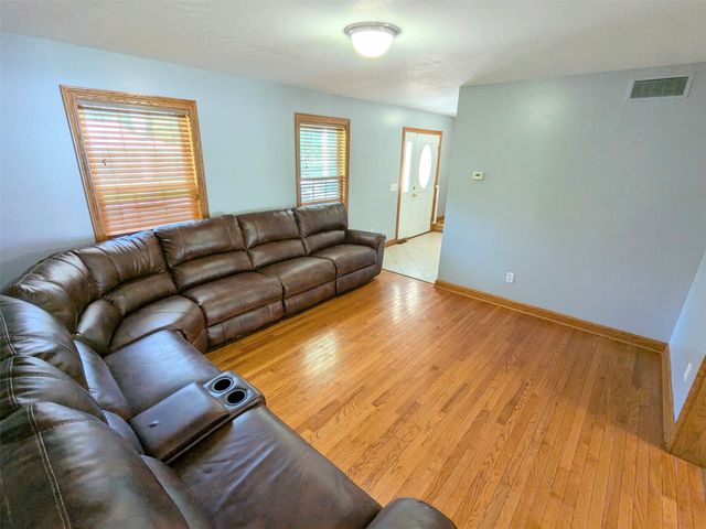 1027 W GORE Road, Erie, PA 16509