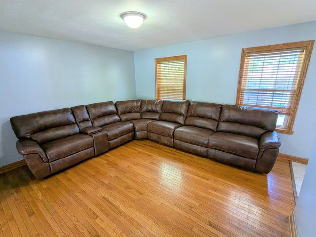 1027 W GORE Road, Erie, PA 16509