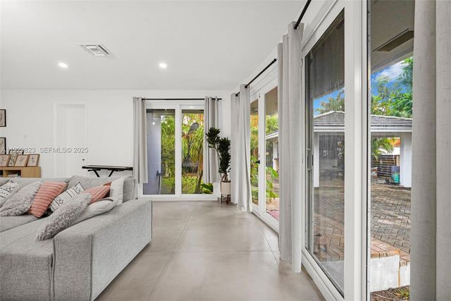 900 Tyler St, Hollywood, FL 33019