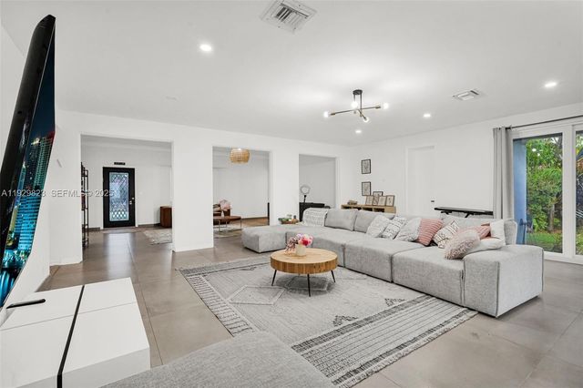 900 Tyler St, Hollywood, FL 33019