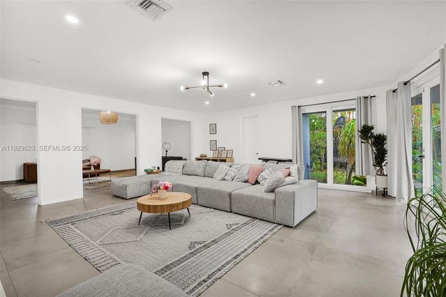 900 Tyler St, Hollywood, FL 33019