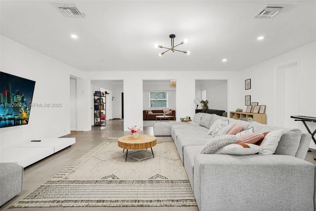 900 Tyler St, Hollywood, FL 33019