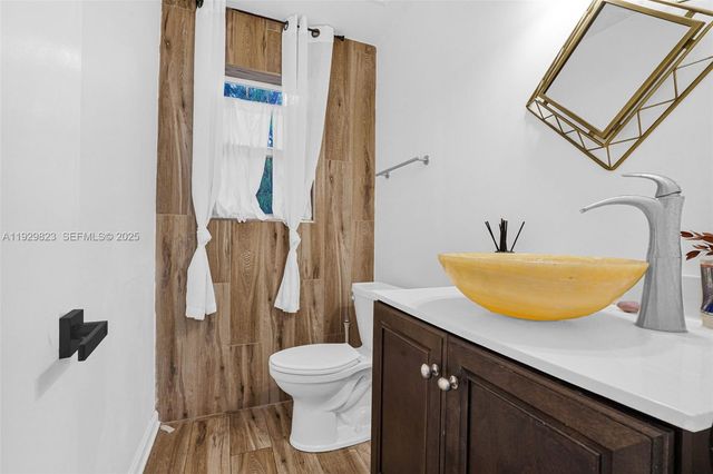 900 Tyler St, Hollywood, FL 33019