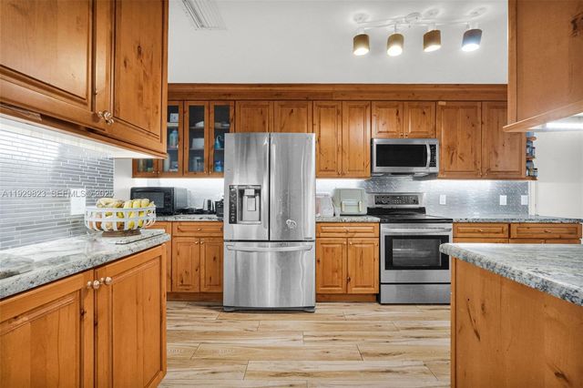 900 Tyler St, Hollywood, FL 33019