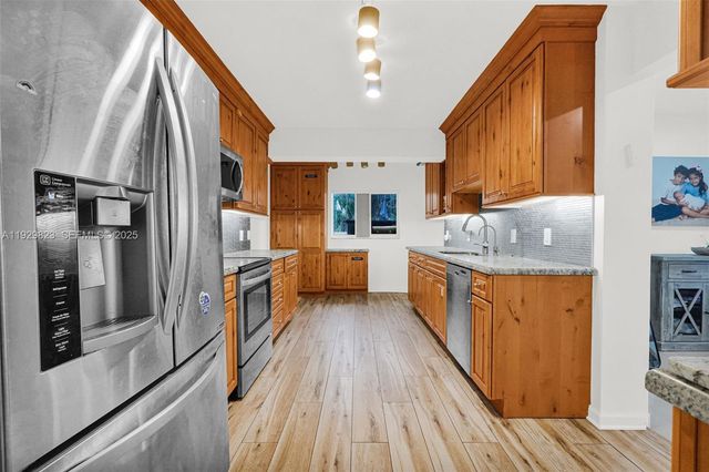 900 Tyler St, Hollywood, FL 33019