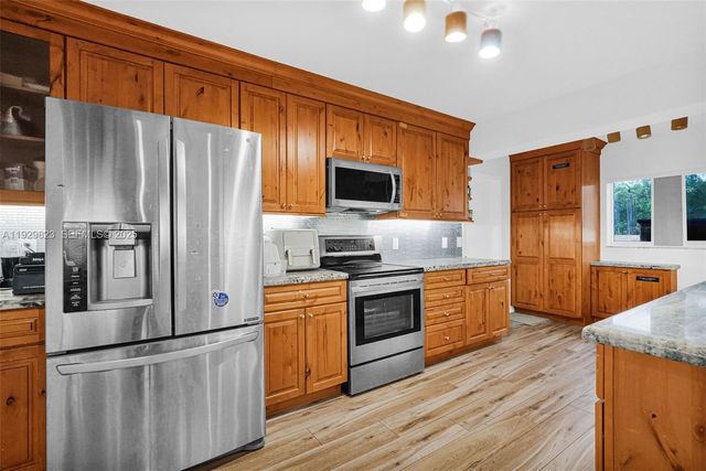 900 Tyler St, Hollywood, FL 33019