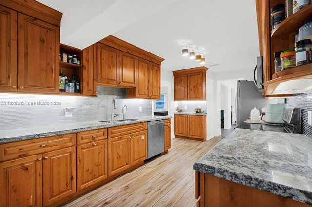 900 Tyler St, Hollywood, FL 33019