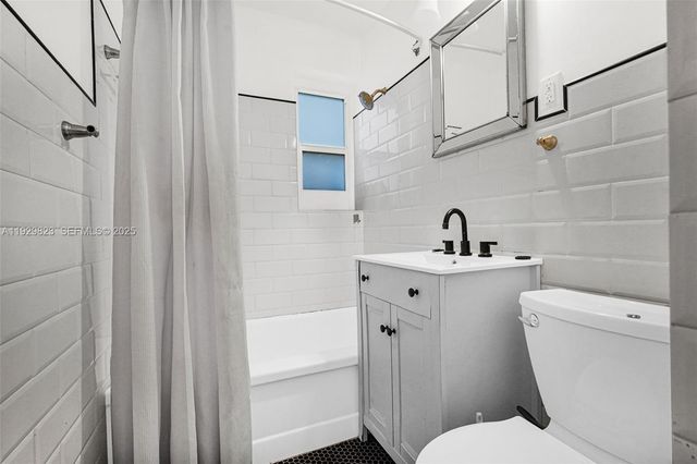 900 Tyler St, Hollywood, FL 33019