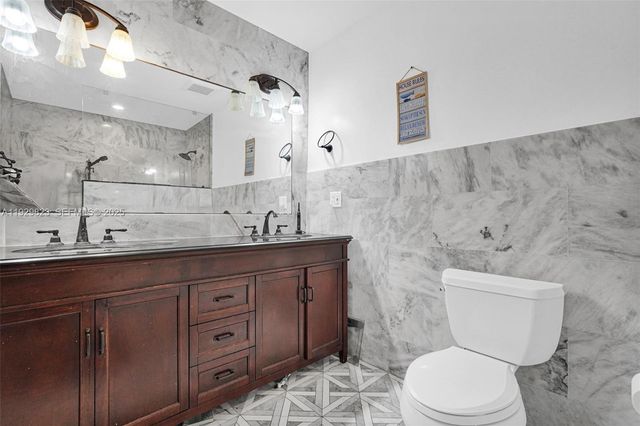 900 Tyler St, Hollywood, FL 33019