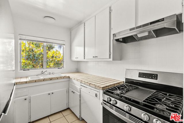 272 S Doheny Drive 1, Beverly Hills, CA 90211