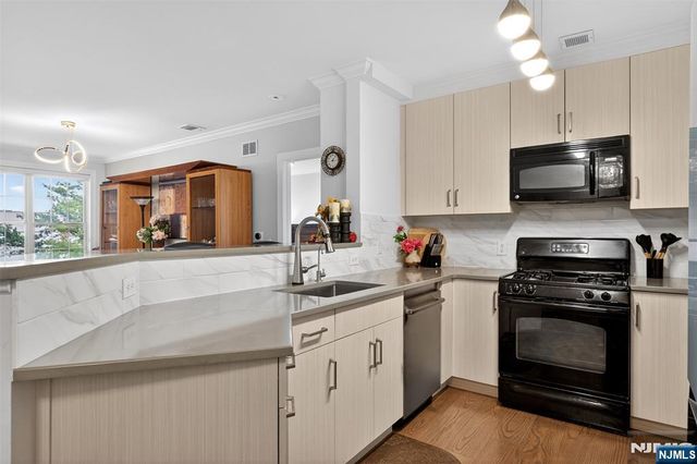 54 Polifly 103, Hackensack, NJ 07601