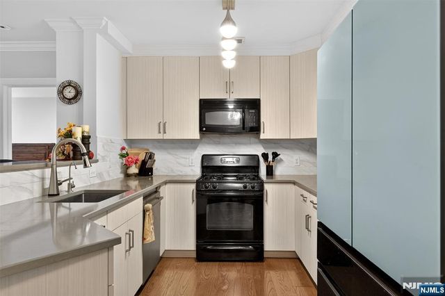 54 Polifly 103, Hackensack, NJ 07601