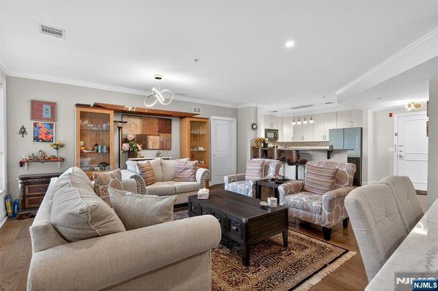 54 Polifly 103, Hackensack, NJ 07601