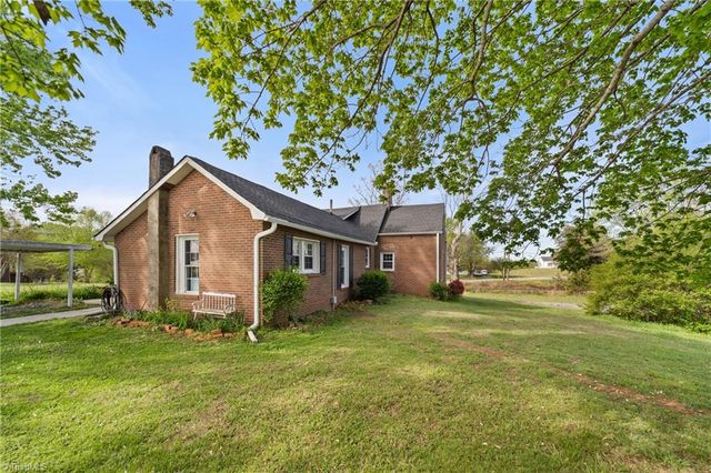 3054 N Old 52 Road, Pinnacle, NC 27043