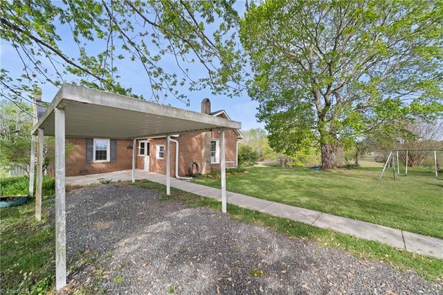 3054 N Old 52 Road, Pinnacle, NC 27043