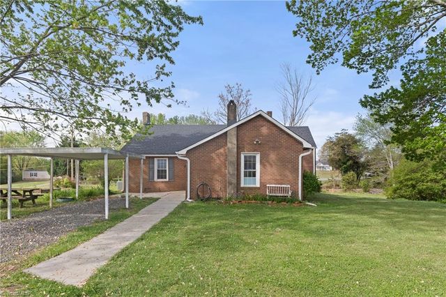 3054 N Old 52 Road, Pinnacle, NC 27043