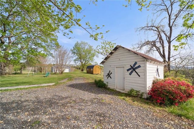 3054 N Old 52 Road, Pinnacle, NC 27043