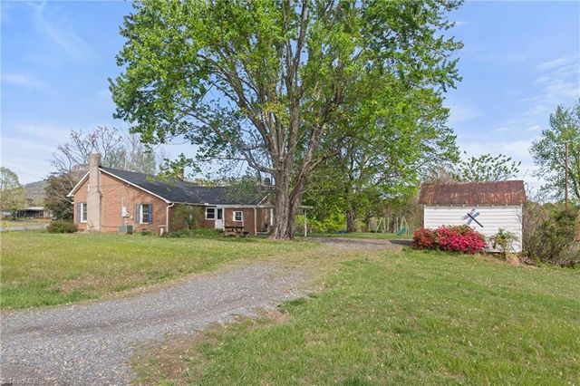 3054 N Old 52 Road, Pinnacle, NC 27043