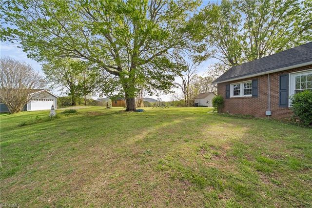 3054 N Old 52 Road, Pinnacle, NC 27043