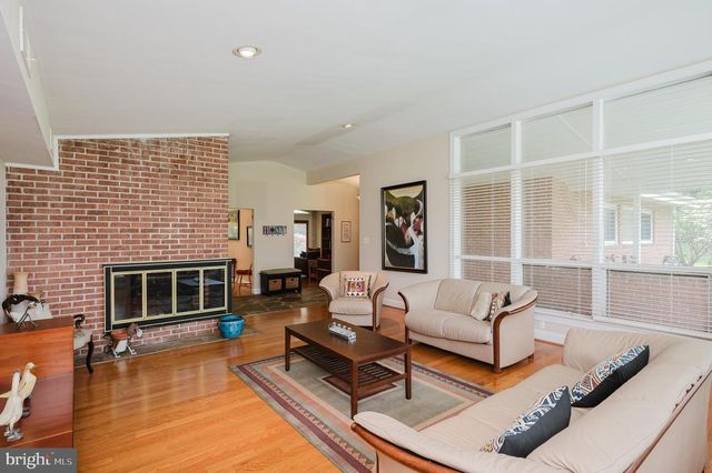 8403 TOPPING, Baltimore, MD 21208