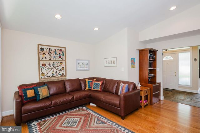 8403 TOPPING, Baltimore, MD 21208