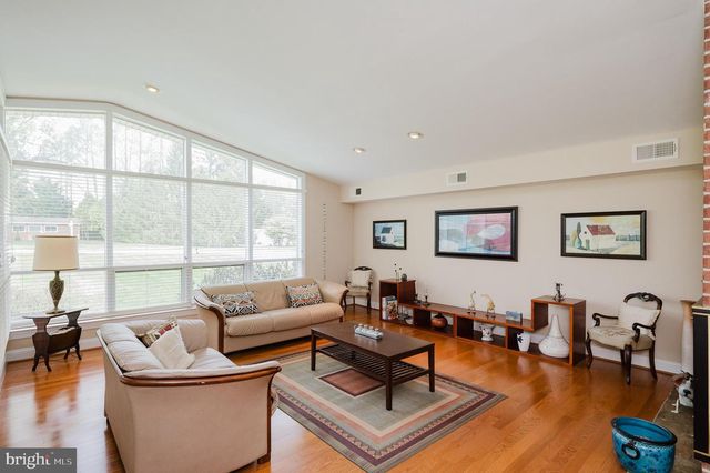8403 TOPPING, Baltimore, MD 21208