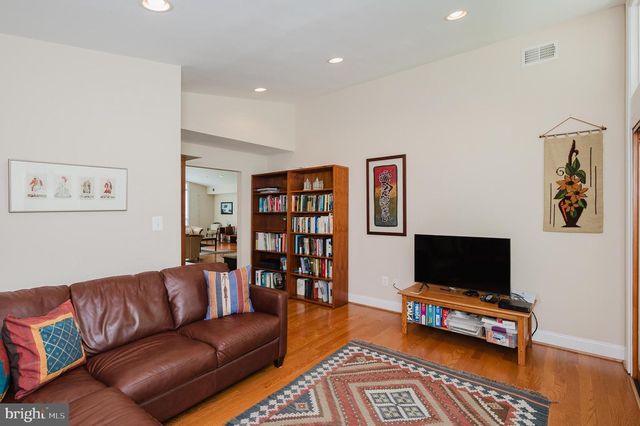 8403 TOPPING, Baltimore, MD 21208