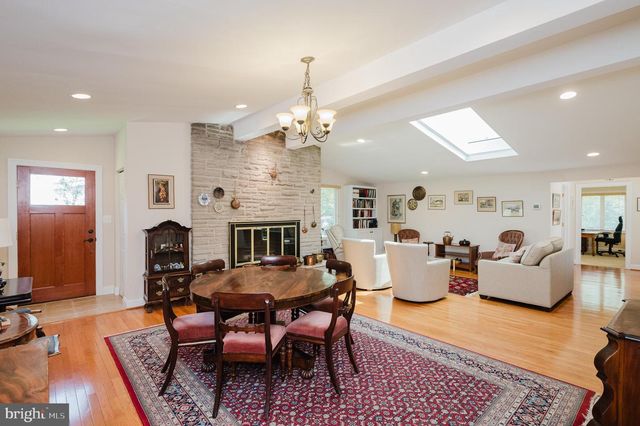8403 TOPPING, Baltimore, MD 21208