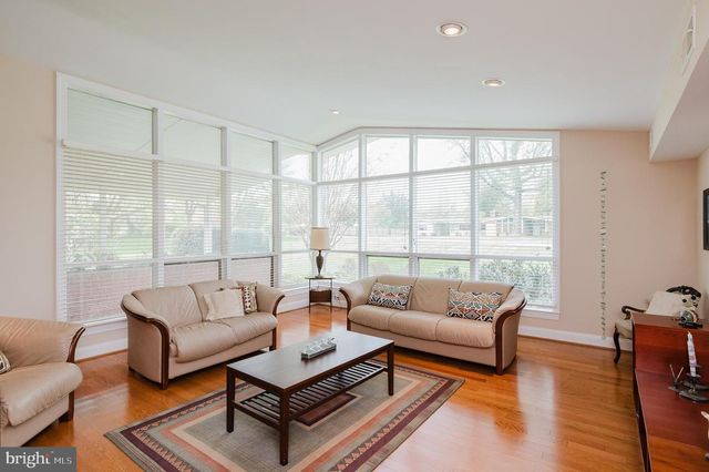 8403 TOPPING, Baltimore, MD 21208