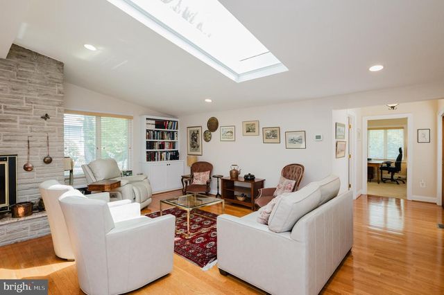 8403 TOPPING, Baltimore, MD 21208