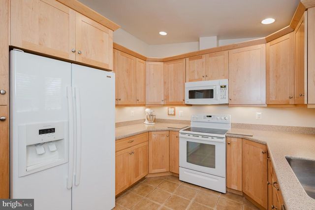 8403 TOPPING, Baltimore, MD 21208