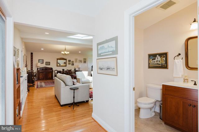 8403 TOPPING, Baltimore, MD 21208