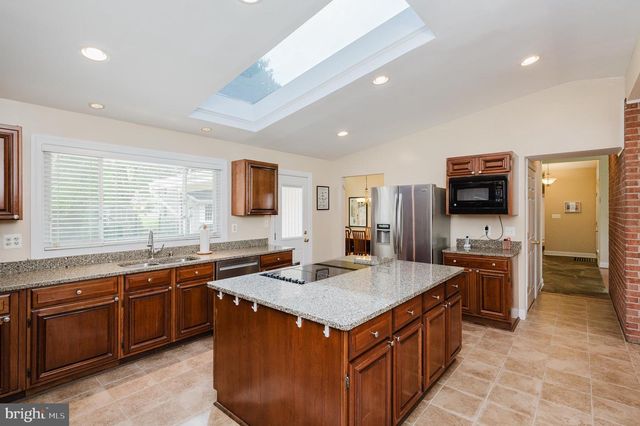 8403 TOPPING, Baltimore, MD 21208