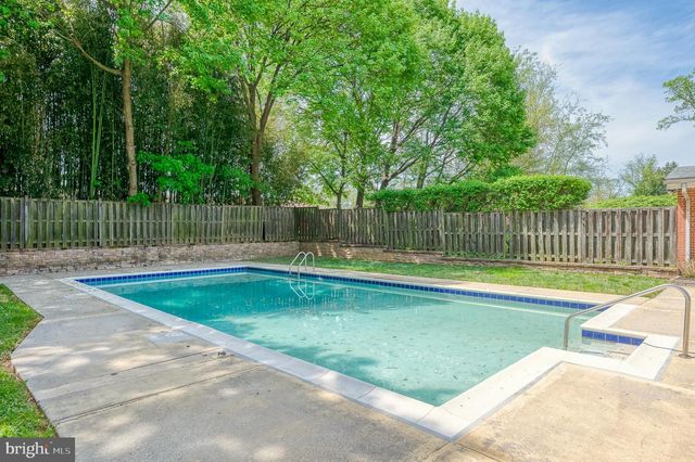 8403 TOPPING, Baltimore, MD 21208