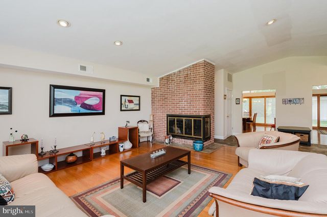 8403 TOPPING, Baltimore, MD 21208