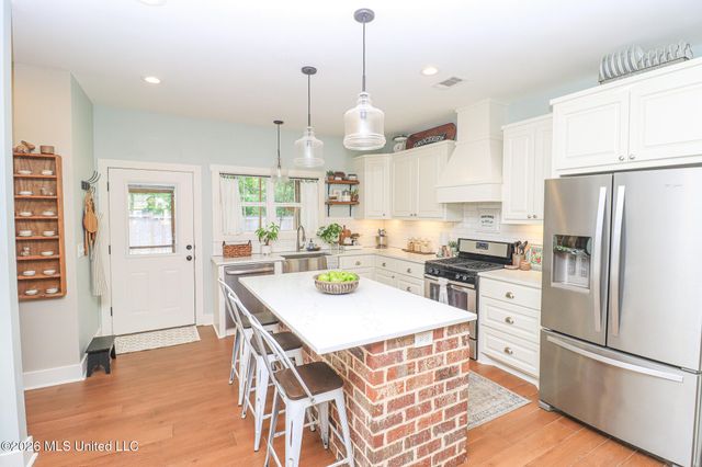 12 Oakwood Glen, Clinton, MS 39056