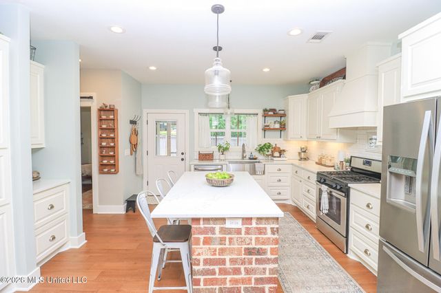 12 Oakwood Glen, Clinton, MS 39056