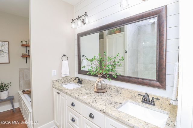 12 Oakwood Glen, Clinton, MS 39056