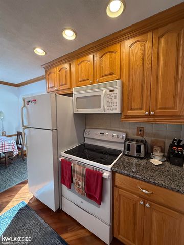 38140 Mallast Street, Harrison Twp, MI 48045