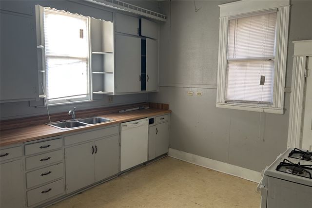 701 S Clements Street, Gainesville, TX 76240