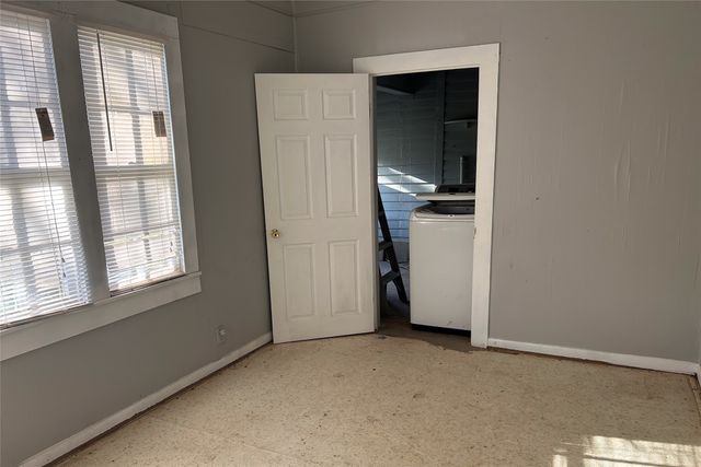 701 S Clements Street, Gainesville, TX 76240